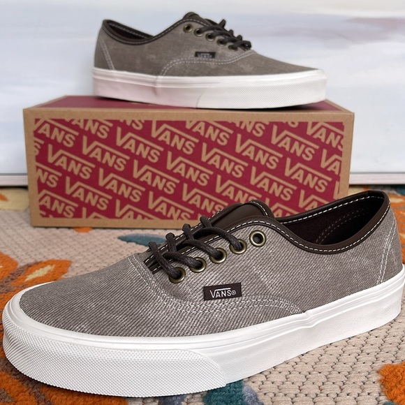 Vans Men’s Authentic
C&L Gray
VN0009PVBXC
Sneakers - Picture 2 of 16